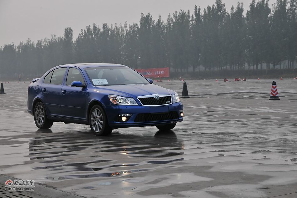 2010RS 2.0TSI+6DSG