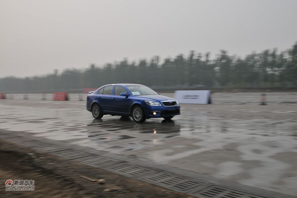 2010RS 2.0TSI+6DSG