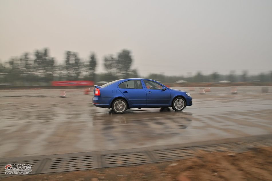 2010RS 2.0TSI+6DSG
