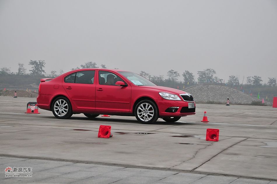 2010RS 2.0TSI+6DSG