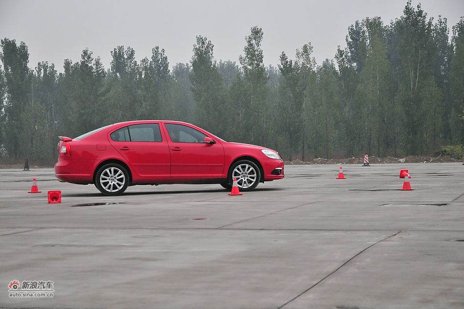 2010RS 2.0TSI+6DSG