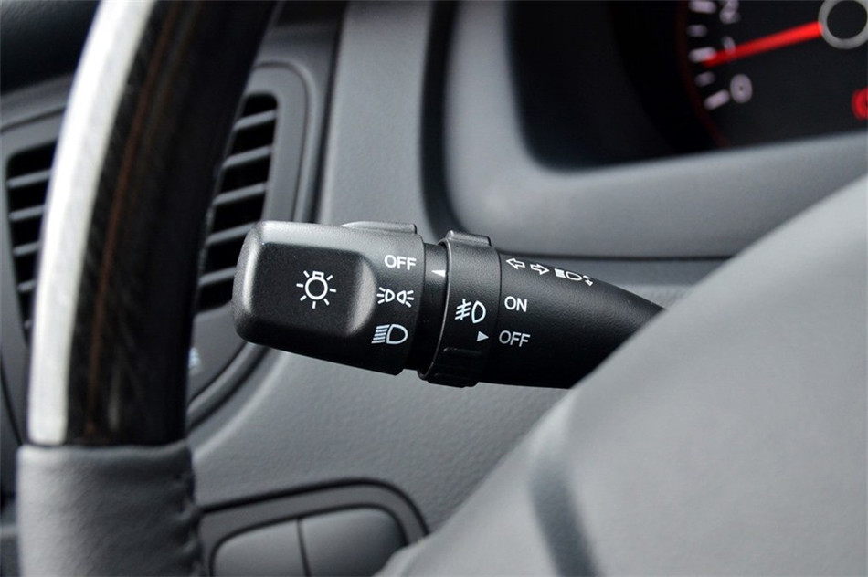 ʨ 2013 2.0L  AT Premium ϸ