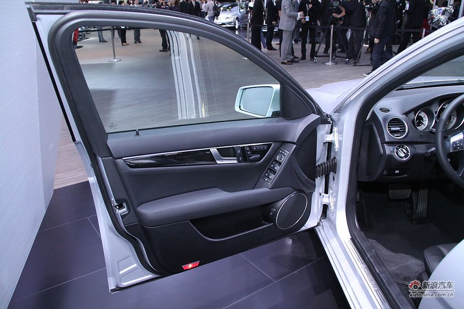 C300