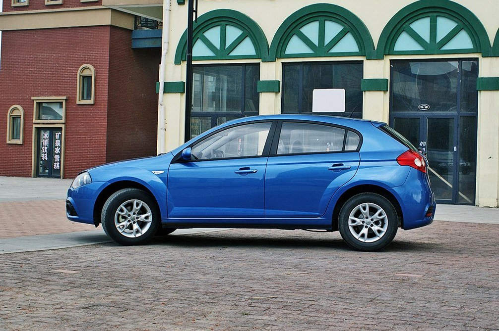 FRV 2010 1.5L MT 