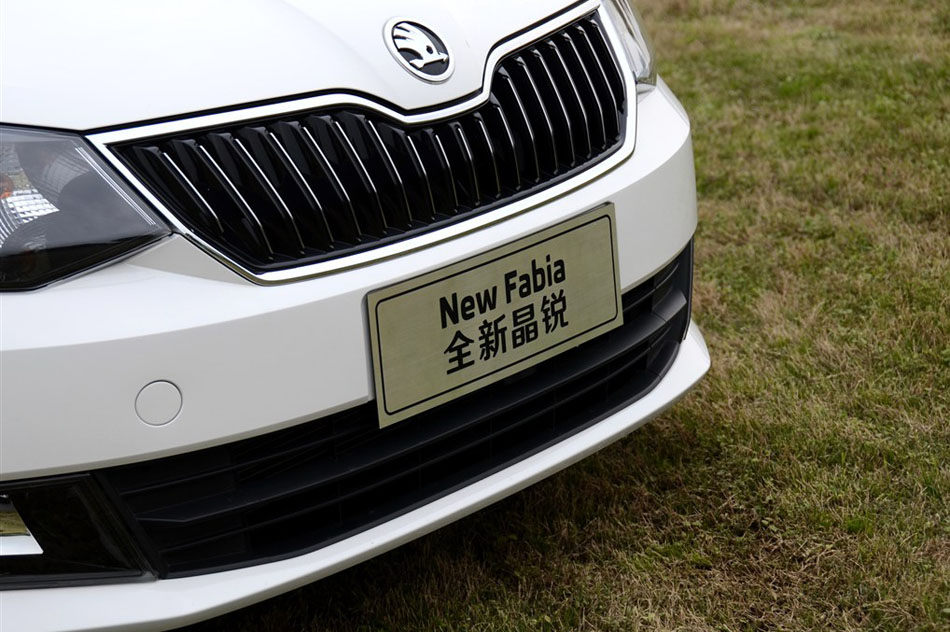 2015 1.6L Զа ϸ
