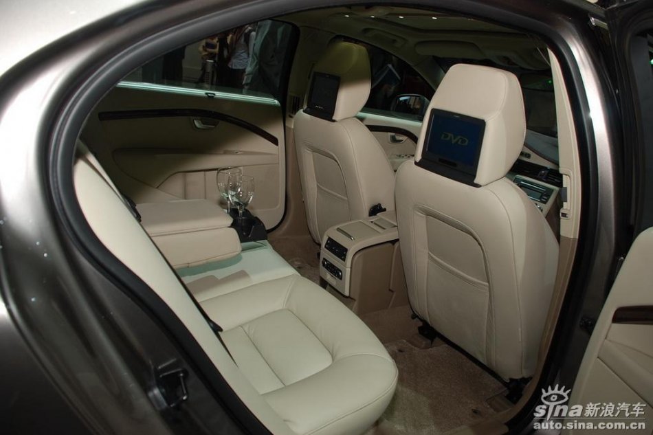 ֶS80L T6 AWD