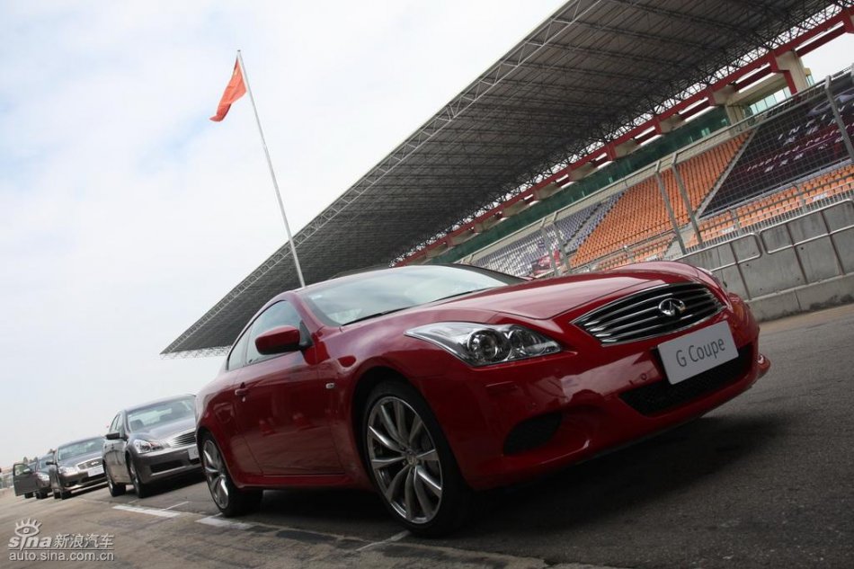 InfinitiӢG37 Coupeʵ