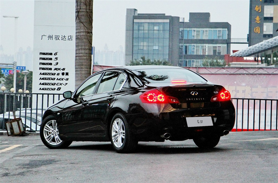 G25 Sedan ˶ 