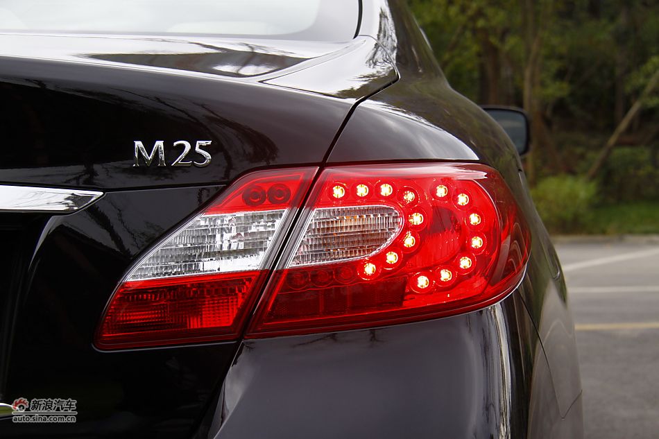 2011ӢM25