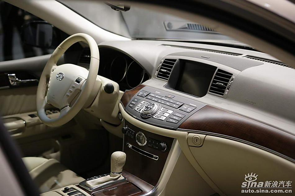 INFINITI M