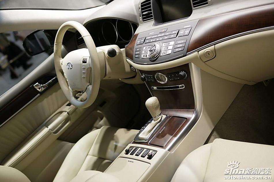 INFINITI M