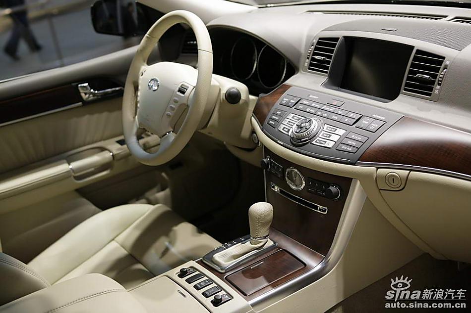 INFINITI M