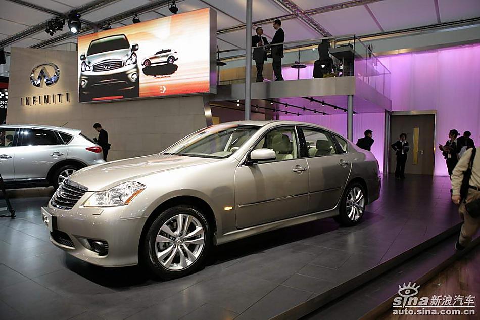 INFINITI M