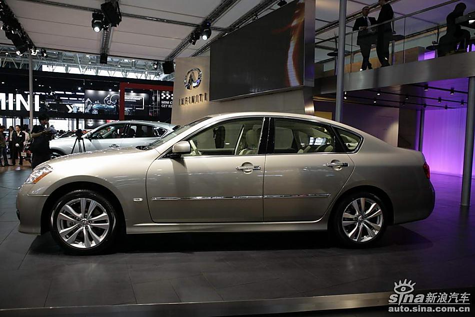 INFINITI M