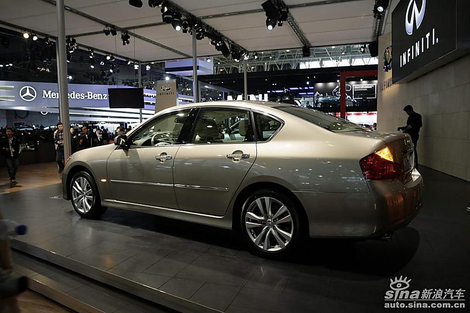 INFINITI M