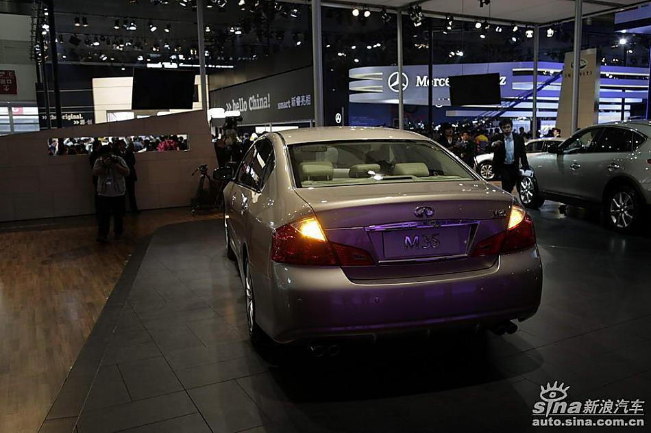 INFINITI M