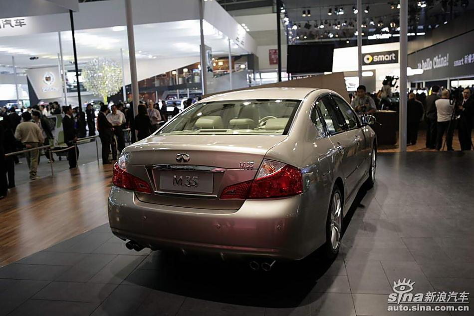 INFINITI M