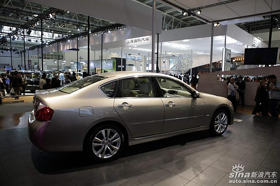 INFINITI M