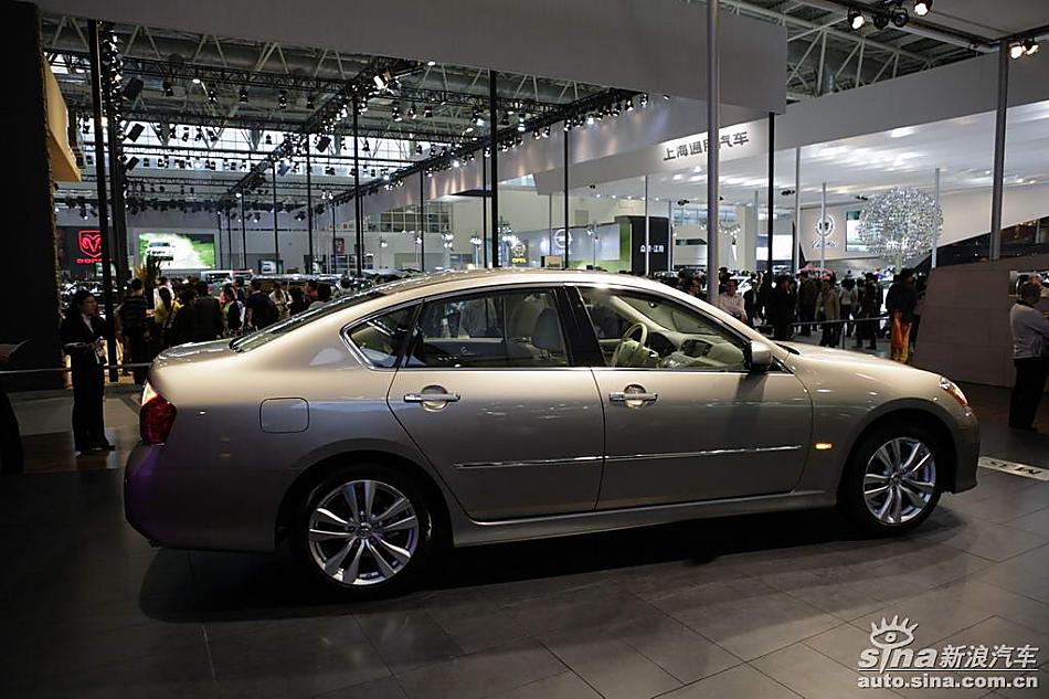 INFINITI M