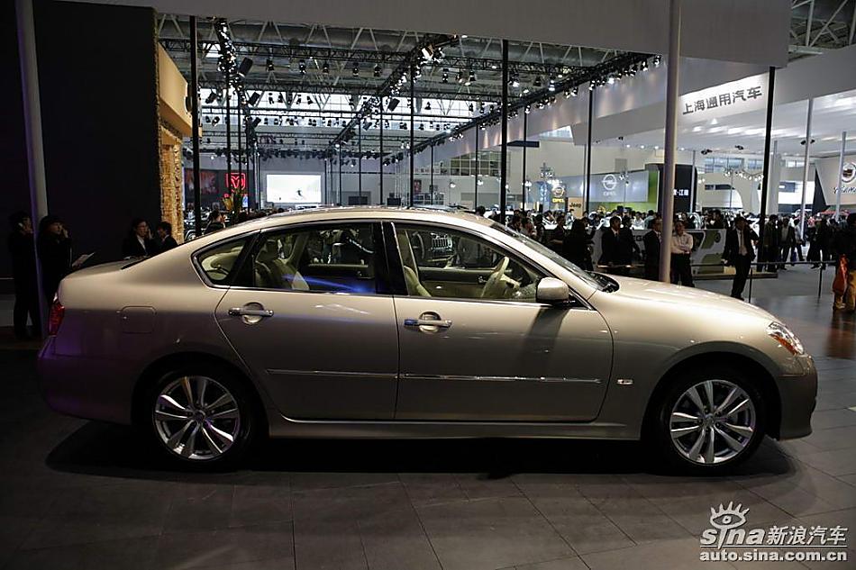 INFINITI M