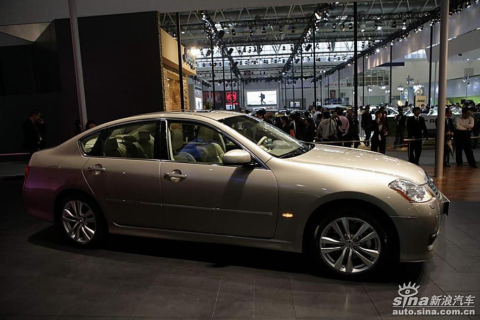 INFINITI M