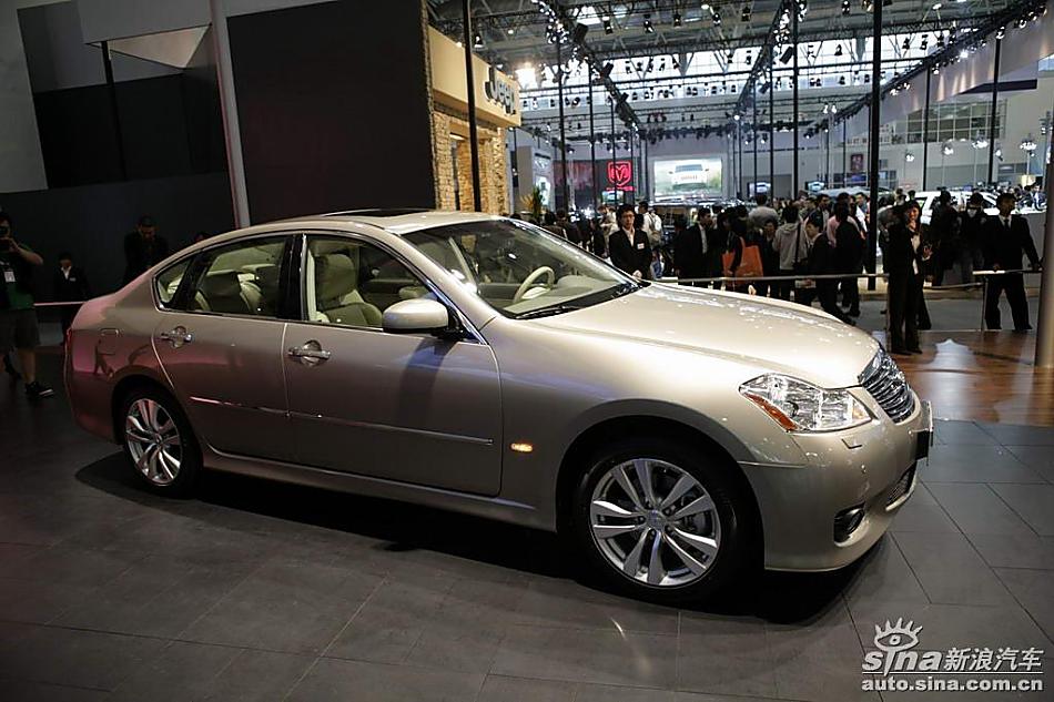 INFINITI M