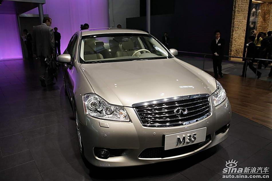 INFINITI M