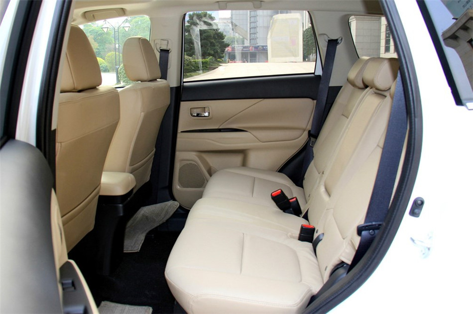 2013 2.4L CVT   7 οռ