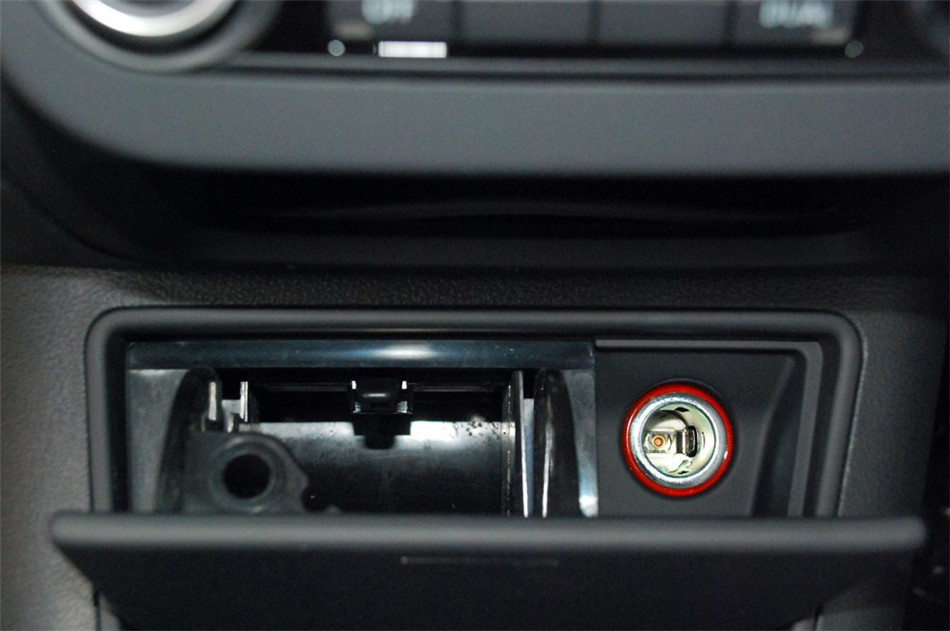 2012 ; 1.8TSI ԶݼӢ 