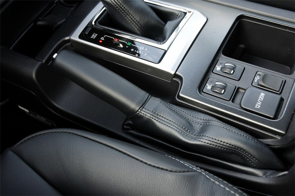 2014 4.0L AT VX NAVI 
