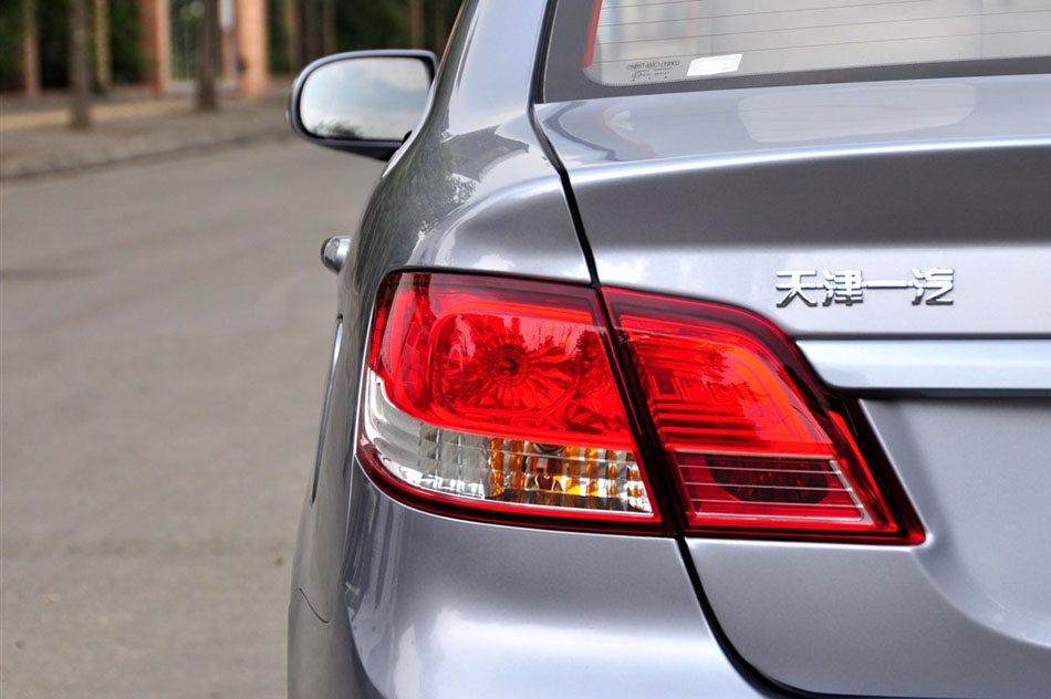 2014 1.3L ֶ 