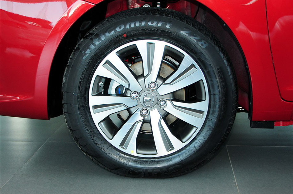 2015 1.5L ֶ 