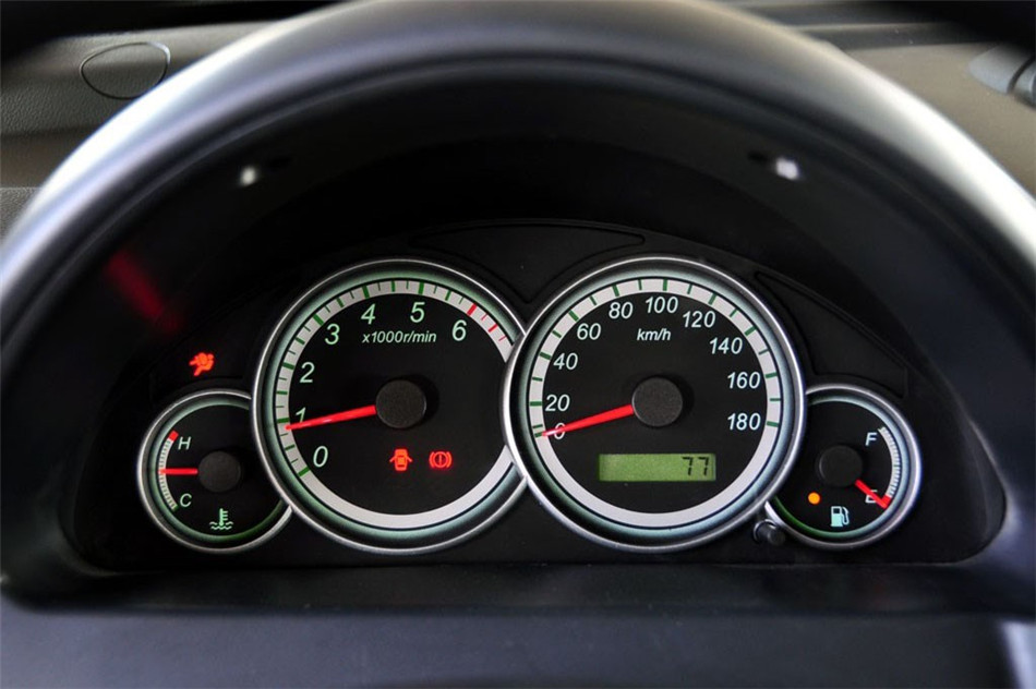  2010 1.0L MT Ӣ 
