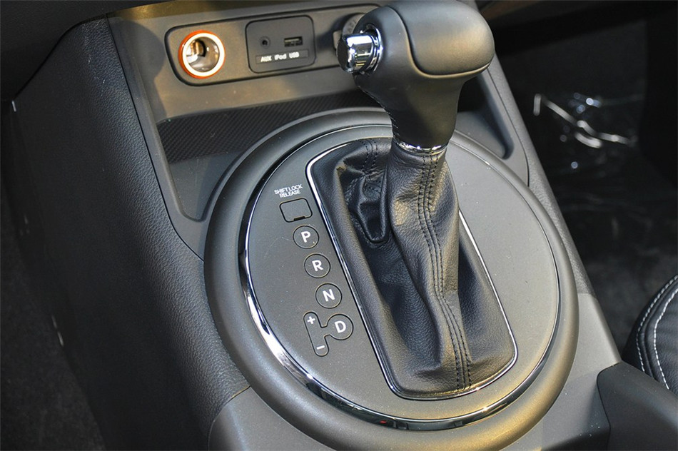  2012 2.0L  AT NAVI 