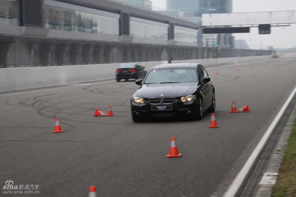 BMW 325i M˶Ͷ̬ʵͼ