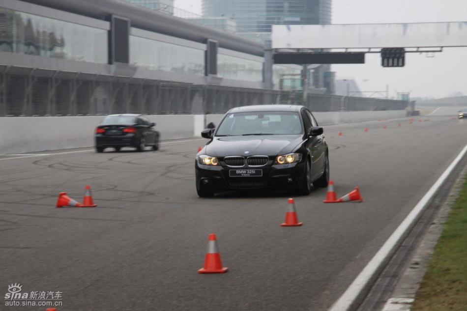 BMW 325i M˶Ͷ̬ʵͼ