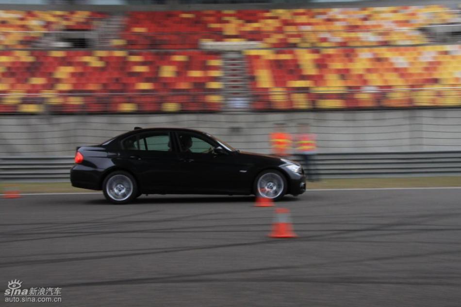 BMW 325i M˶Ͷ̬ʵͼ