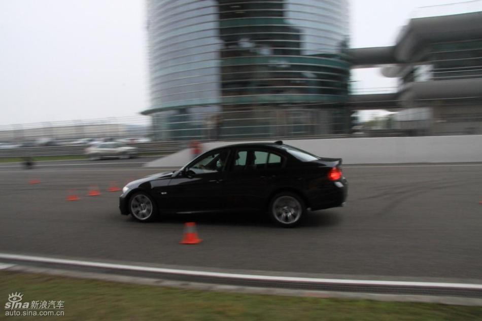 BMW 325i M˶Ͷ̬ʵͼ