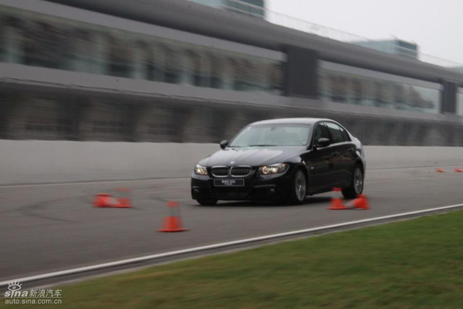 BMW 325i M˶Ͷ̬ʵͼ