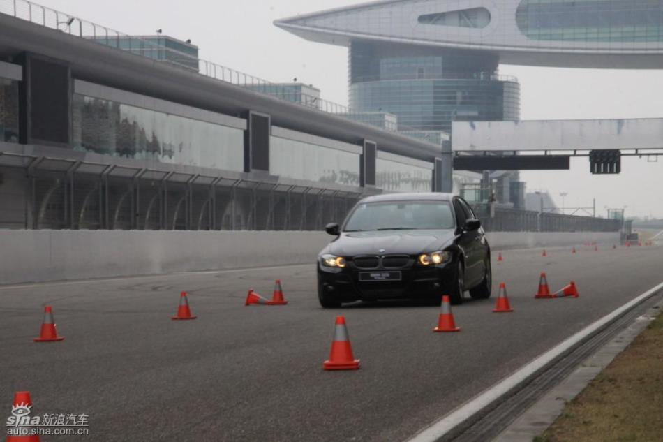 BMW 325i M˶Ͷ̬ʵͼ