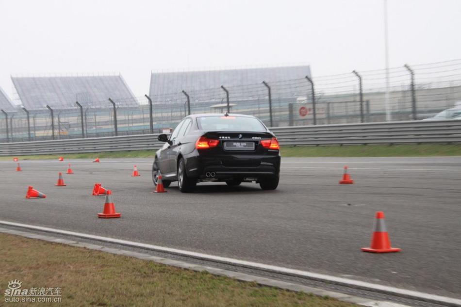 BMW 325i M˶Ͷ̬ʵͼ