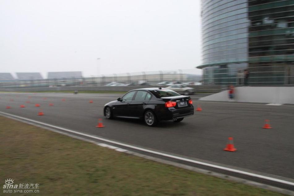 BMW 325i M˶Ͷ̬ʵͼ