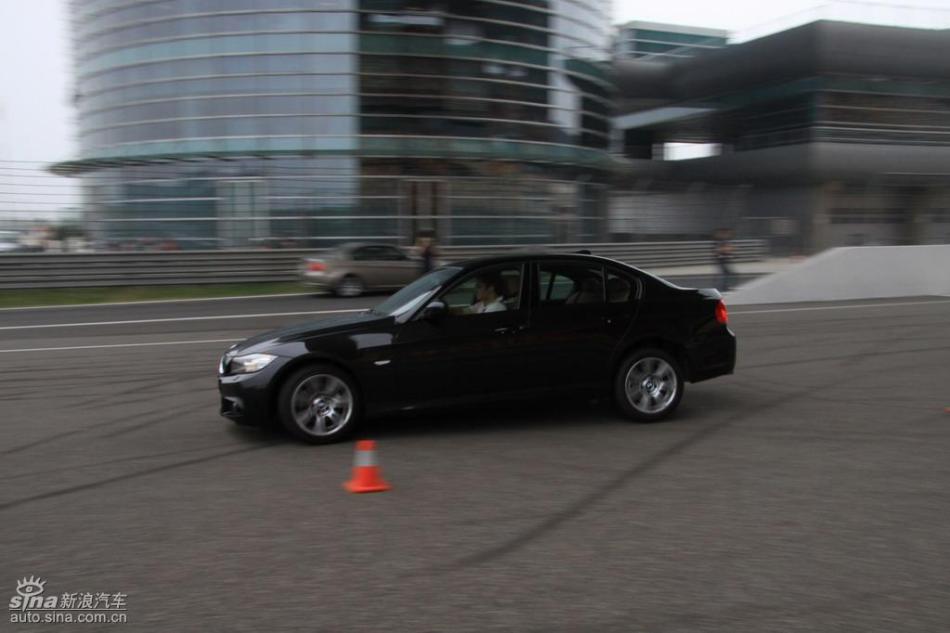 BMW 325i M˶Ͷ̬ʵͼ