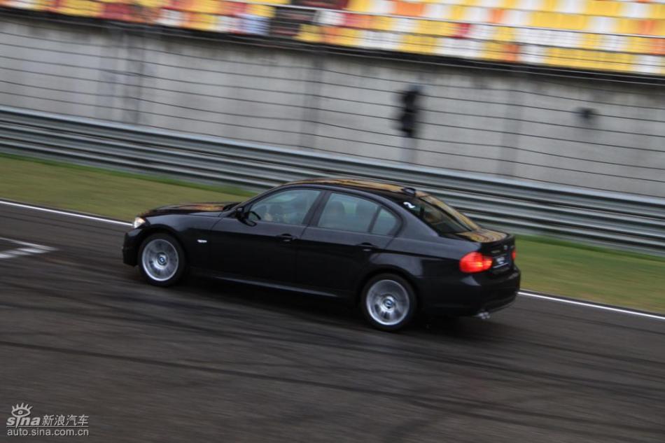 BMW 325i M˶Ͷ̬ʵͼ