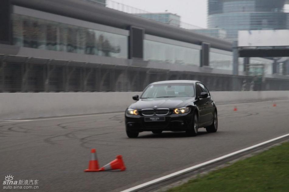BMW 325i M˶Ͷ̬ʵͼ