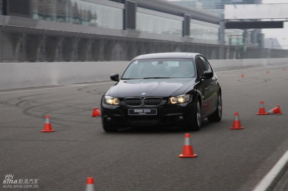 BMW 325i M˶Ͷ̬ʵͼ
