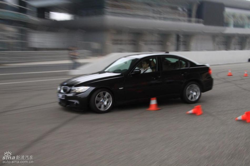 BMW 325i M˶Ͷ̬ʵͼ