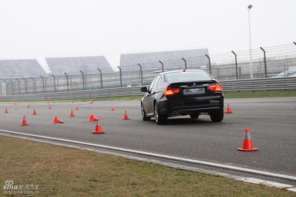 BMW 325i M˶Ͷ̬ʵͼ
