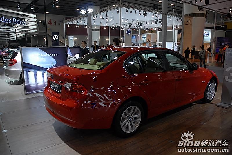 320i