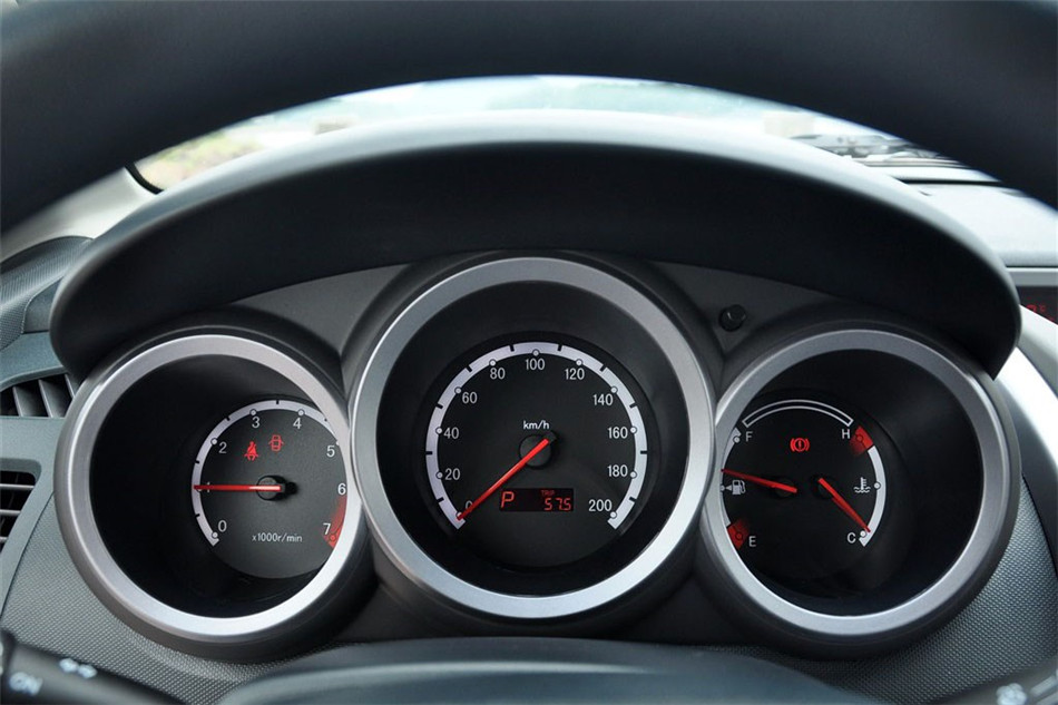 2011 1.3L AT˶ 